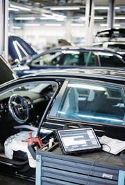 Die Diesel Updates werden unter anderem bei der Amag in Cham durchgeführt (im Bild). (Bild: Stefan Kaiser (Cham, 25. Mai 2016))