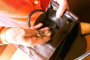 Obwohl der gesetzliche Mindestsatz von 6,8 Prozent gilt, finden viele Versicherte auf ihren Pensionskassenausweisen tiefere Umwandlungssätze. Das spürt man im Portemonnaie. (Bild: Archiv LZ)