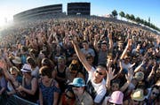 Sonne, Spass und fröhliche Menschen: Teilen Sie viel Liebe und ihre Festivaldaten mit der ganzen Zentralschweiz. (Bild: Keystone)