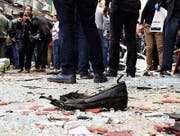 Der Schuh eines der Opfer auf dem Platz vor der St.-Markus-Kathedrale in Alexandria. (Bild: EPA (9. April 2017))