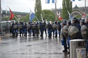 Polizeieinsatz bei der Demo gegen Kapitalismus am 2. Mai in Luzern. (Bild: Thomas Heer / Neue LZ)