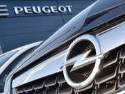 Bald unter einem Dach: Peugeot kauft Opel (Symbolbild). (Bild: KEYSTONE/AP/MARTIN MEISSNER)