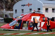 Der Rega-Helikopter hat bei der Landung hart aufgesetzt. (Bild: Keystone / Urs Flüeler)