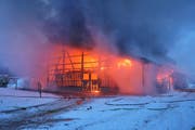 Die Scheune stand in Vollbrand. (Bild: Luzerner Polizei)