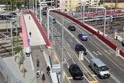 Die Langensandbrücke in Luzern erhält demnächst den Deckbelag. (Bild Manuela Jans/Neue LZ)