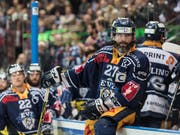Der 39-jährige Josh Holden wird auch kommende Saison für Zug stürmen (Bild: KEYSTONE/ENNIO LEANZA)