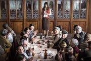 «Die göttliche Ordnung» thematisiert Schweizer Politikgeschichte. Hinten Marie Leuenberger als Hauptprotagonistin. (Bild: Filmcoopi)