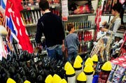 Zahlreiche Meldungen standen offenbar im Zusammenhang mit Feuerwerken, die im privaten Rahmen gezündet wurden. Themenbild. (Bild: Keystone)