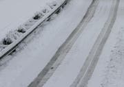 Verschneite Autobahn. (Symbolbild Chris Iseli/Neue LZ)