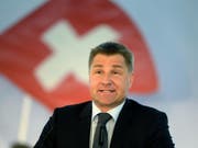 SVP-Parteipräsident Toni Brunner bei seiner Rede in Nottwil (Bild: Keystone)