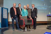 Die Kandidaten für den Stadtrat (von links) vor dem Wahlpodium am Montagabend: Rudolf Schweizer, Peter With, Manuela Jost, Beat Züsli und Stefan Roth. (Bild Dominik Wunderli)