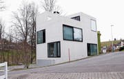 Monolithisch, fast fugenlos: Pirmin Amreins Haus in Edlibach findet international Beachtung. Bild: Werner Schelbert (8. März 2017)