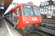 Ein Lokführer der Südostbahn betritt einen S-Bahnzug in Arth-Goldau. (Bild: Bert Schnüriger/Neue SZ)