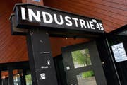 Im Zuger Jugendzentrum Industrie 45 treten Bands auf, die Fans aus der rechtsradikalen Szene haben. (Bild Werner Schelbert/Neue ZZ)