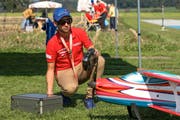 Der Chamer Pirmin Jund gestern auf dem Modellflugplatz bei Cham. Bild: Christian H. Hildebrand (Cham, 25. September 2016)