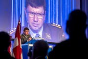 Korpskommandant Aldo C. Schellenberg, Kommandant der Schweizer Luftwaffe, spricht während dem Informationsrapport der Luftwaffe auf dem Militärflugplatz in Emmen. (Bild: Keystone / Alexandra Wey)