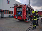 Die Stützpunkt-Feuerwehr Küssnacht bei der Arbeit. (Bild: Geri Holdener (Küssnacht, 12. Juni 2017))