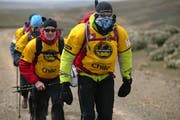 Thomas Gasser, Andrea Huser, Alex Gisler, Bernhard Hug (von hinten) hatten teilweise mit starkem Gegenwind zu kämpfen. (Bild Tony Hoare)