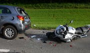 Auffahrkollision zwischen einem Motorrad und einem Auto. (Bild: Luzerner Polizei)