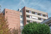 Die bestehende Liegenschaft kann nun abgebrochen werden. (Bild: Patrick Hürlimann (Zug, 4. November 2016))