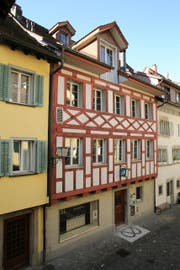 Untersucht wurde das Haus Unteraltstadt 26 (Mitte). (Bild: pd / Kanton Zug)