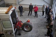 In Rundgängen konnten die Besucher einen Blick hinter die Kulissen des 24-Studen-Betriebs werfen. (Bild: Corinne Glanzmann)