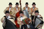 Die Fasnachtsvergrabä-Musig: Gaschi Henggeler, Hans Blattmann, Rico Nussbaumer, Beni Henggeler (hinten, von links); Hasi Blattmann, Josef Iten und René Nussbaumer (vorne, von links). (Bild: pd)