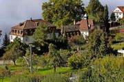 Das historische Gebäudeensemble des Salesianums in Zug soll durch moderne Wohnbauten ergänzt werden. (Archivbild Werner Schelbert)