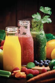 Im Sommer bereichern frische und einheimische Beeren die Zutatenliste für Smoothies. Sie sind farbenfroh und gesund, falls man es nicht übertreibt und ein paar Regeln beachtet. (Bild: Getty)