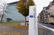 Das Logo der Luzerner Polizei vor dem Hauptgebäude der Luzerner Polizei. (Symbolbild) (Bild: Keystone)