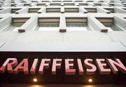 Nach einem Gewinneinbruch im ersten Semester 2016 ist Raiffeisen 2017 in allen Ertragspositionen gewachsen. (Bild: Ennio Leanza/Keystone)