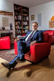 Zurücklehnen kann sich Norman Gobbi zwar noch nicht, aber seine Wahlchancen sind gut. (Bild: Keystone/Gabriele Putzu)
