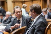BDP-Politiker Heinz Siegenthaler (links) setzt sich für den Hanfanbau ein. (Bild: Keystone)