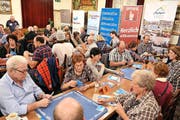 Friedliches Jassen an der 10. Vorausscheidung im Restaurant Ochsen in Luzern-Littau. (Bild: Claudia Surek)