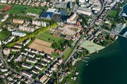 Mit der Oesch-Wiese (hellgrün eingefärbt) kann die Fläche des bestehenden Strandbades mehr als verdoppelt werden. (Bild: PD/Andreas Busslijger)