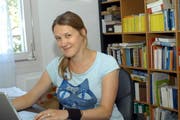 Ausgezeichnet für die hohe Qualität ihrer Schreibarbeit: Martina Clavadetscher, hier im Herbst 2009 in ihrem Arbeitszimmer. (Bild: Daniela Bellandi / Neue SZ)