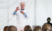 Der bekannte Zuger Gastronom und Koch Stefan Meier ist beim Genuss-Film-Festival wieder dabei. (Bild: Stefan Kaiser (Zug, 7. Mai 2015))