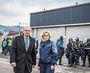Heinz Niederberger, Gwärb Hochdorf, mit IPH-Direktorin Irene Schönbächler. (Bild: Nadia Schärli (11. Januar 2018))