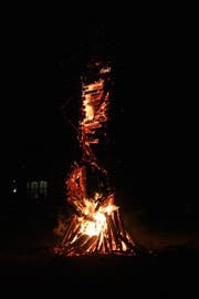 Der Burning Man, von Flammen umzüngelt. (Bild: Stefan Bossart)