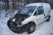 Nicht mehr zu brauchen: Der Unfallwagen. (Bild Kapo Luzern)