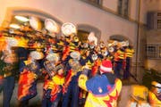 Sorgten am Chesselwy in der Zuger Altstadt für fasnächtliche Stimmung: Die Guggenmusigen Belcantos aus Baar (Bild Maria Schmid)
