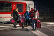 Solche Szenen wird es künftig nicht mehr geben: Passagiere steigen in Berlin in einen Nachtzug ein. (Bild: Imago/Rüdiger Wölk)
