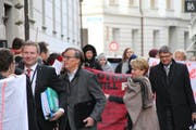 Auch Marcel Schwerzmann wird lautstark empfangen (Bild: Ramona Geiger / luzernerzeitung.ch)