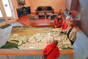 Das Kernstück des Info-Centers in Andermatt: das Modell im Massstab 1:1000. (Bild Sven Aregger/Neue UZ)