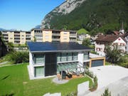 Wer in Luzern eine Wärmepumpe einbaut, wird vom Kanton nicht mehr finanziell entschädigt, im Bild ein Solarhaus in Erstfeld. (Bild: PD)
