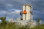 Sika-Fabrik in Düdingen. (Bild: Jean-Christophe Bott / Keystone (Düdingen, 20. Juni 2015))