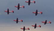 Das PC-7-Team trainiert über Weggis. (Bild: Leserreporter Sürü Markus Blatter)