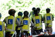 Diese Schüler absolvierten ihre Veloprüfung in Sarnen. Jedes Jahr tun es ihnen zahlreiche Schüler in der gesamten Zentralschweiz gleich, so auch in Luzern. (Archivbild Adrian Venetz / Neue OZ)