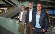 Beziehen bald Büros im Bahnhof: Mario Kaufmann, Andri Granziol und Sebastian Booz (von links). (Bild: Christian H. Hildebrand (Zug, 11. August 2017))