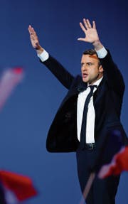 Ein siegessicherer Emmanuel Macron tritt nach Bekanntgabe des Resultats vor seine Anhänger: «Wir werden gewinnen!» (Bild: Gwendoli Le Goff/ EQ (Paris, 23. April 2017))